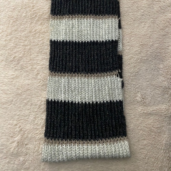 INFINITY SCARF- KNIT & NEUTRAL - Picture 2 of 3